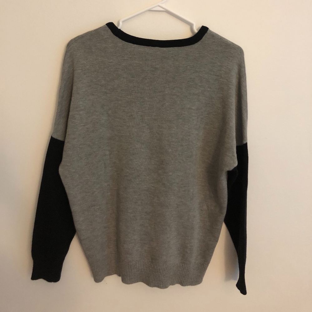 Unique Embroidered Sweater - Picture 4 of 4